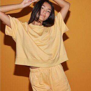 FINATICS Women’s Creamsicle Sweatshort/Shirt Set